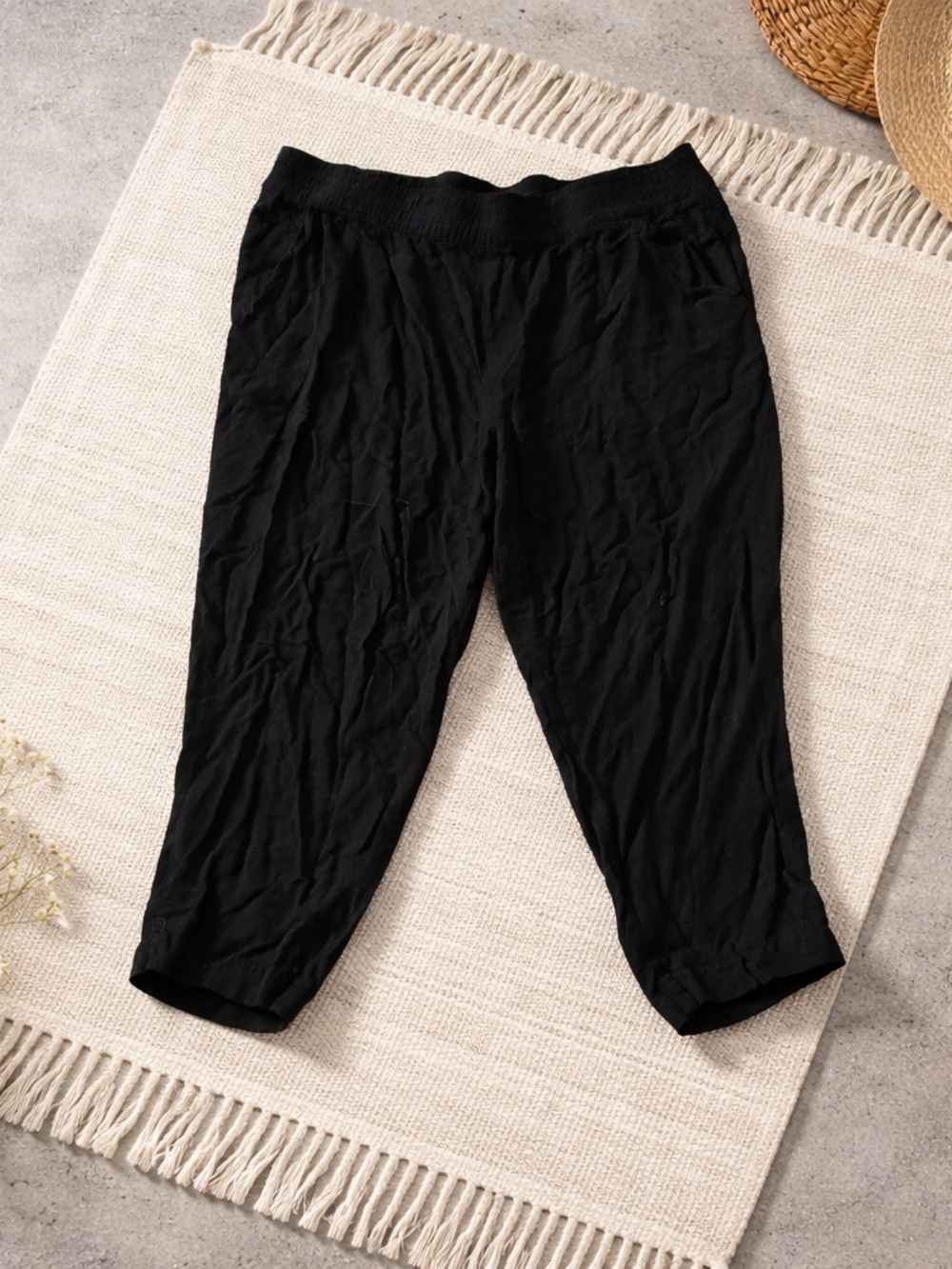 Jessica Simpson Black Capris